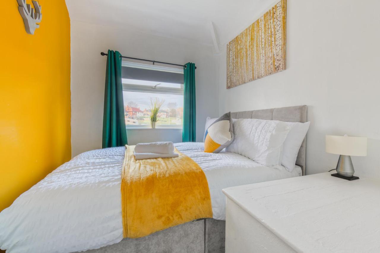 Rookwood House - Spacious Home With Free Parking - Short Stay Leeds リーズ エクステリア 写真