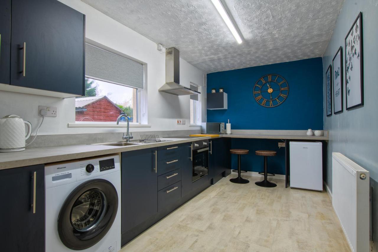 Rookwood House - Spacious Home With Free Parking - Short Stay Leeds リーズ エクステリア 写真