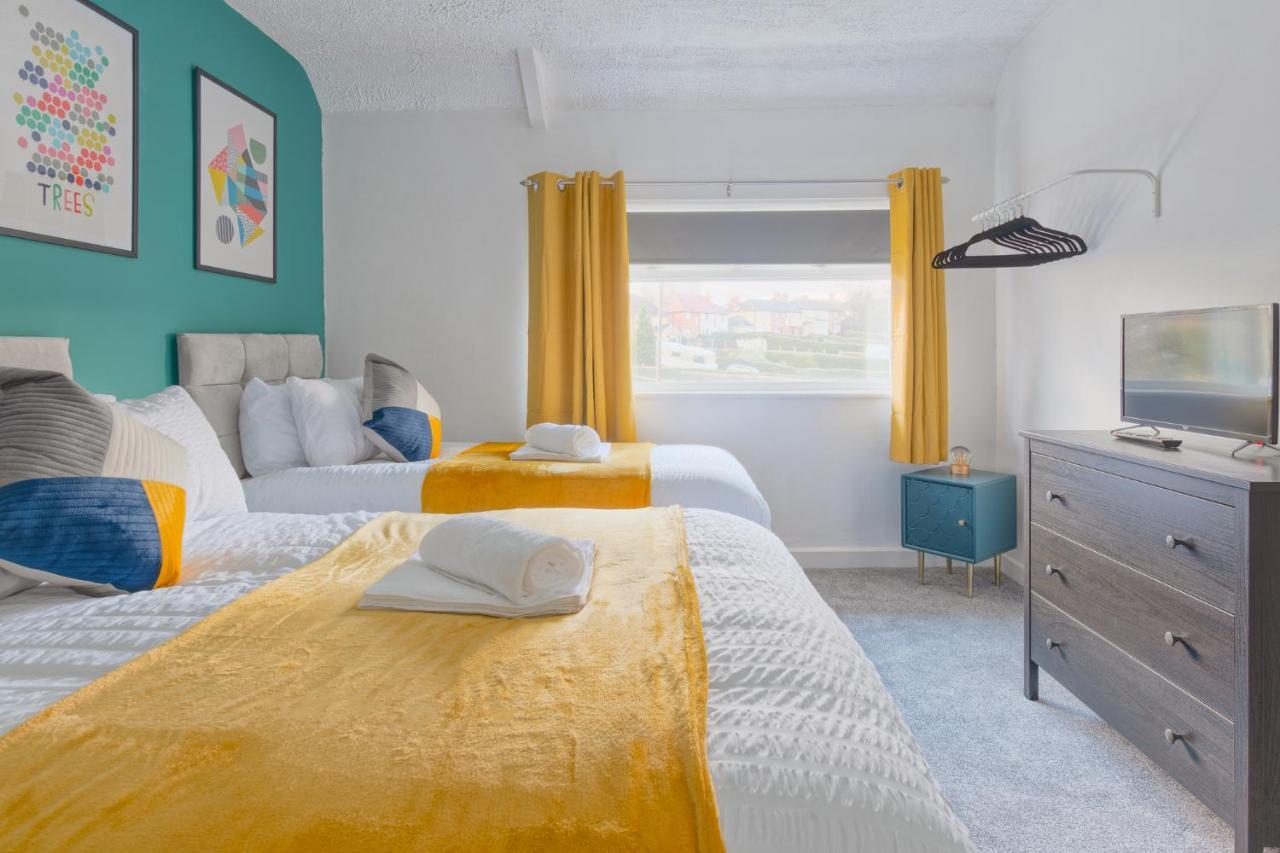 Rookwood House - Spacious Home With Free Parking - Short Stay Leeds リーズ エクステリア 写真