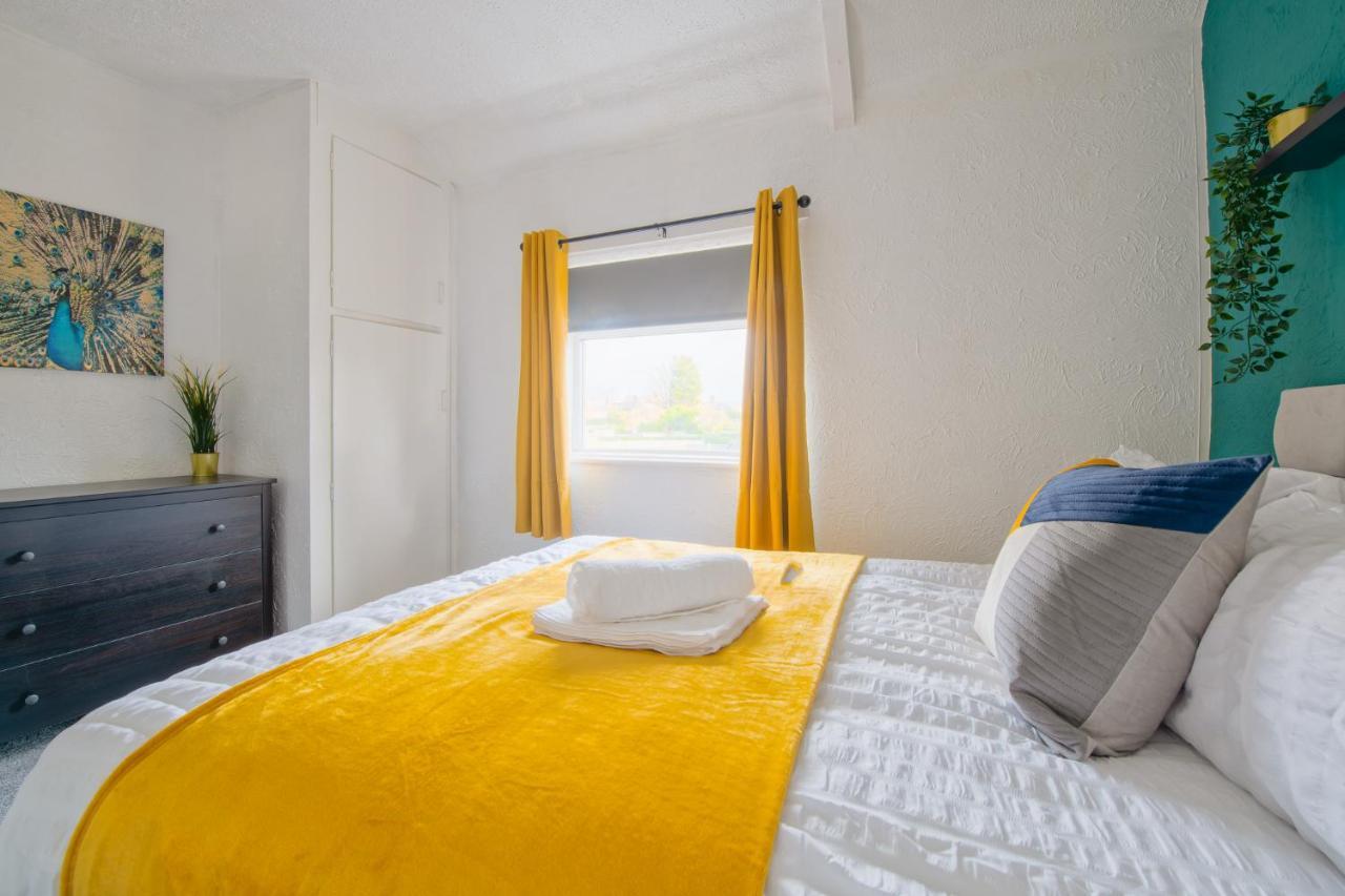 Rookwood House - Spacious Home With Free Parking - Short Stay Leeds リーズ エクステリア 写真