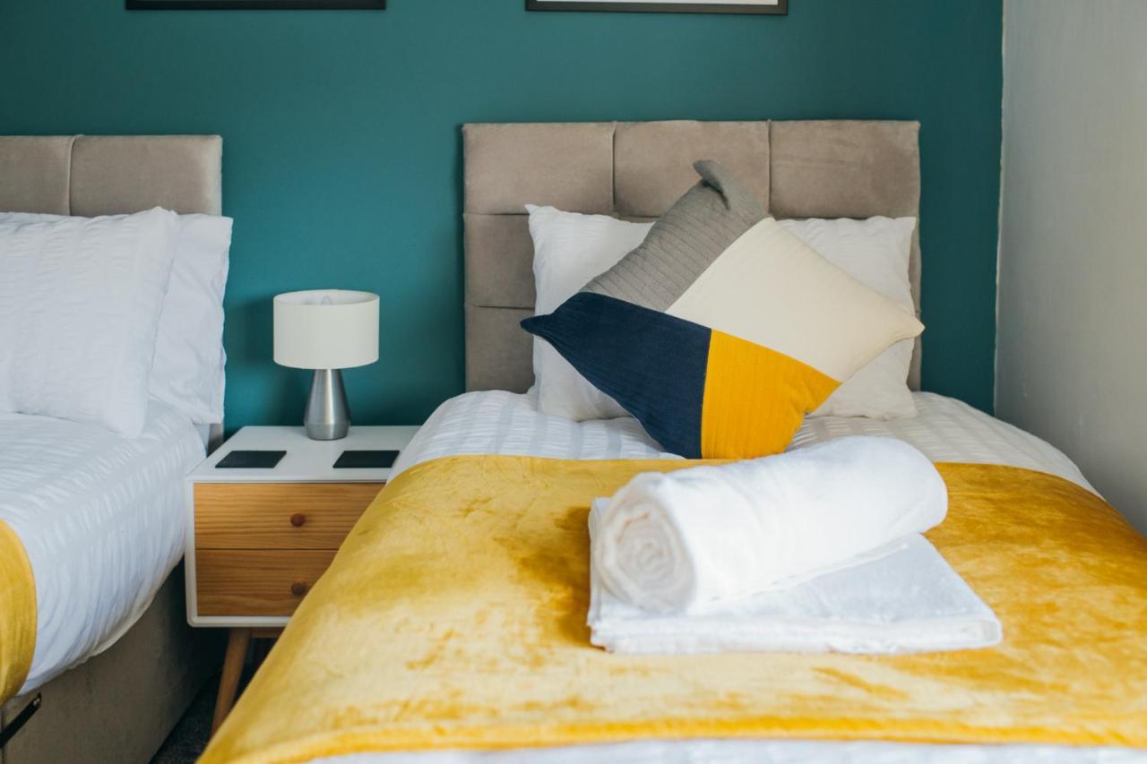 Rookwood House - Spacious Home With Free Parking - Short Stay Leeds リーズ エクステリア 写真