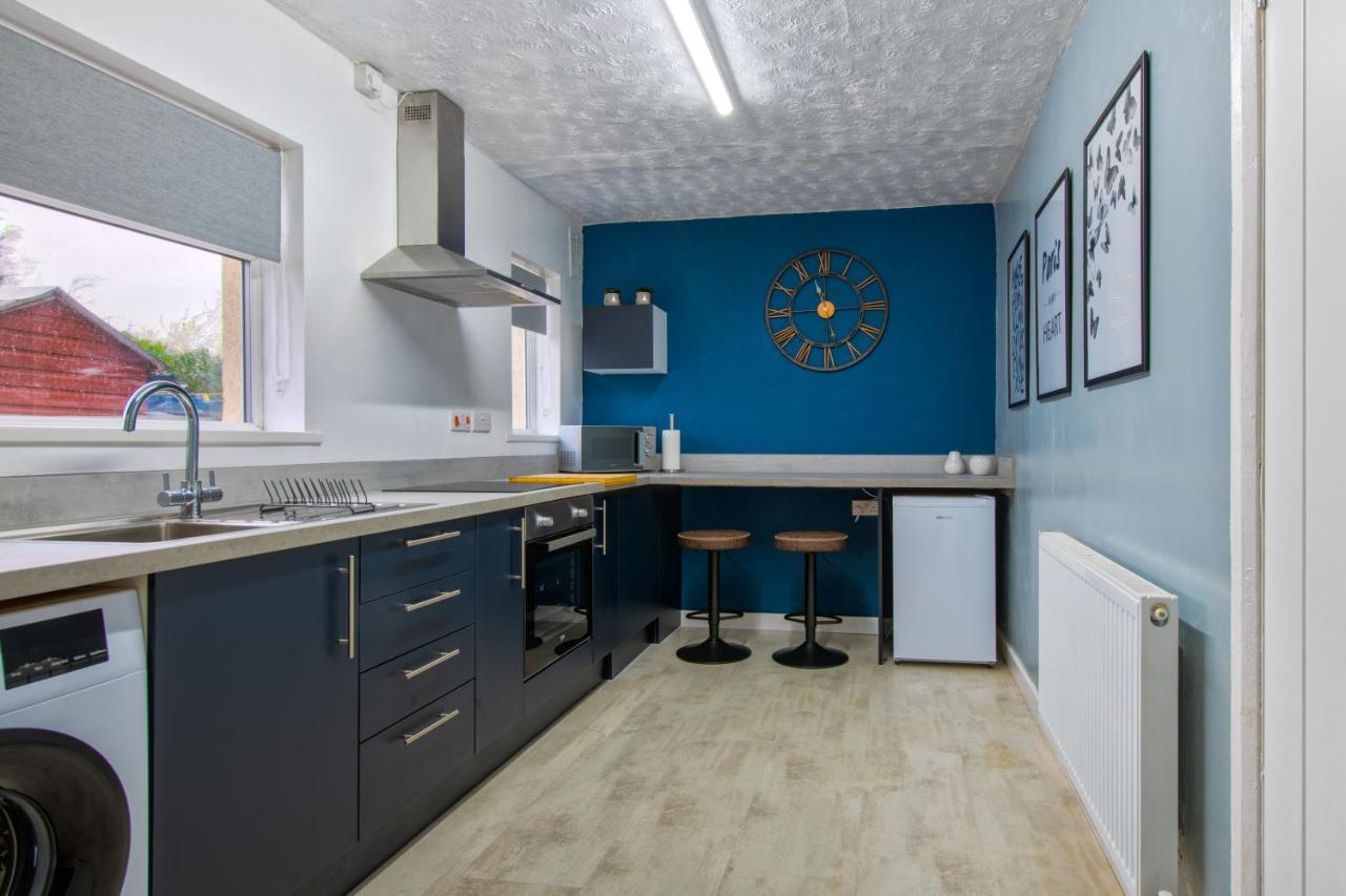Rookwood House - Spacious Home With Free Parking - Short Stay Leeds リーズ エクステリア 写真