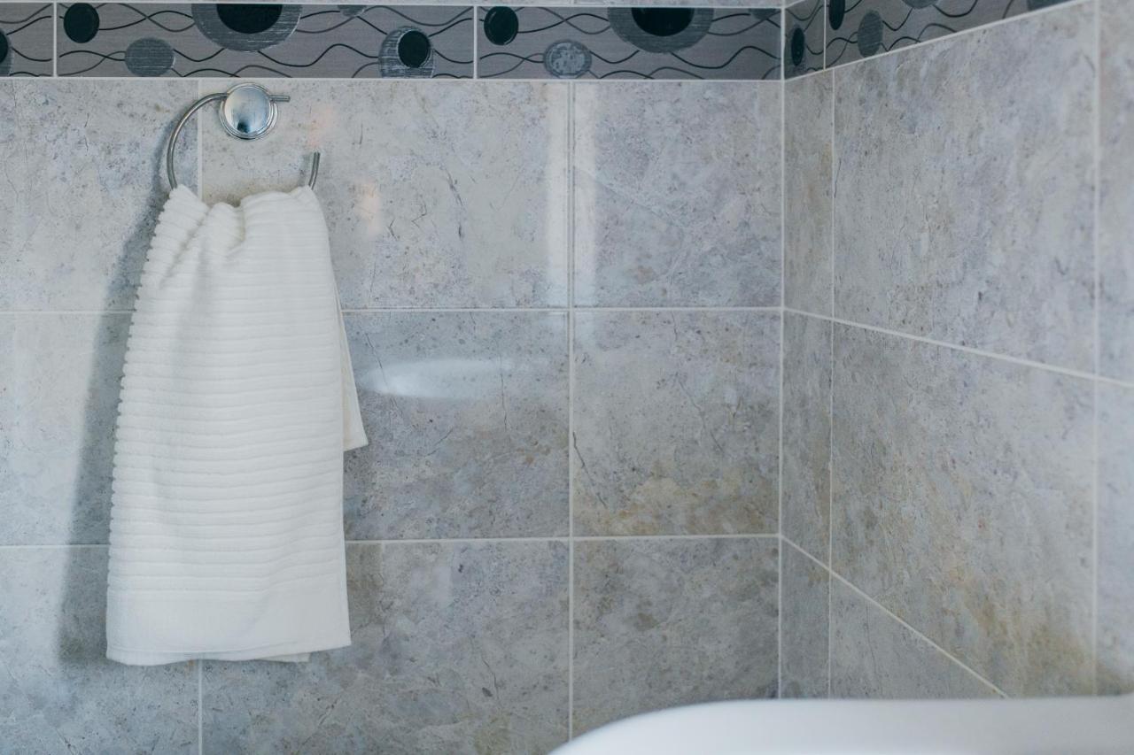 Rookwood House - Spacious Home With Free Parking - Short Stay Leeds リーズ エクステリア 写真