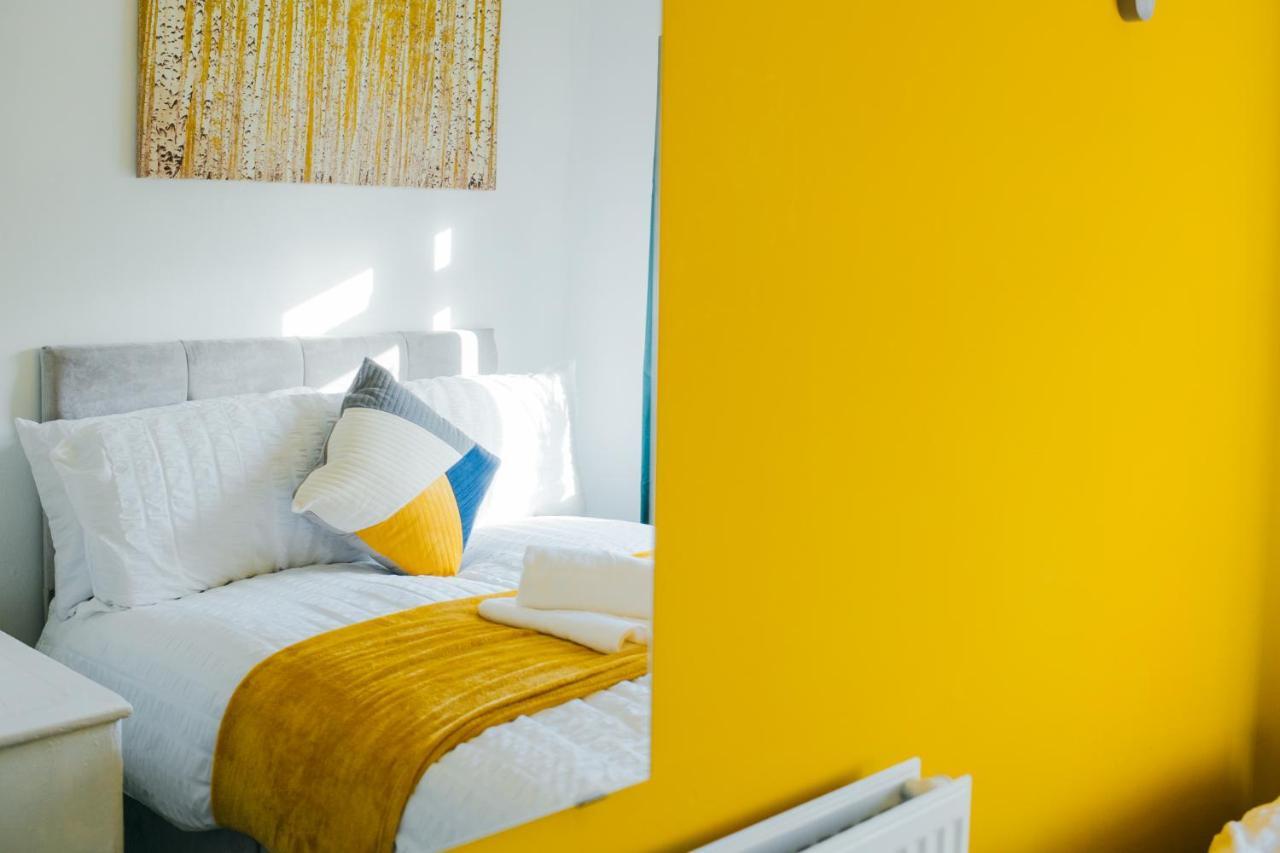 Rookwood House - Spacious Home With Free Parking - Short Stay Leeds リーズ エクステリア 写真